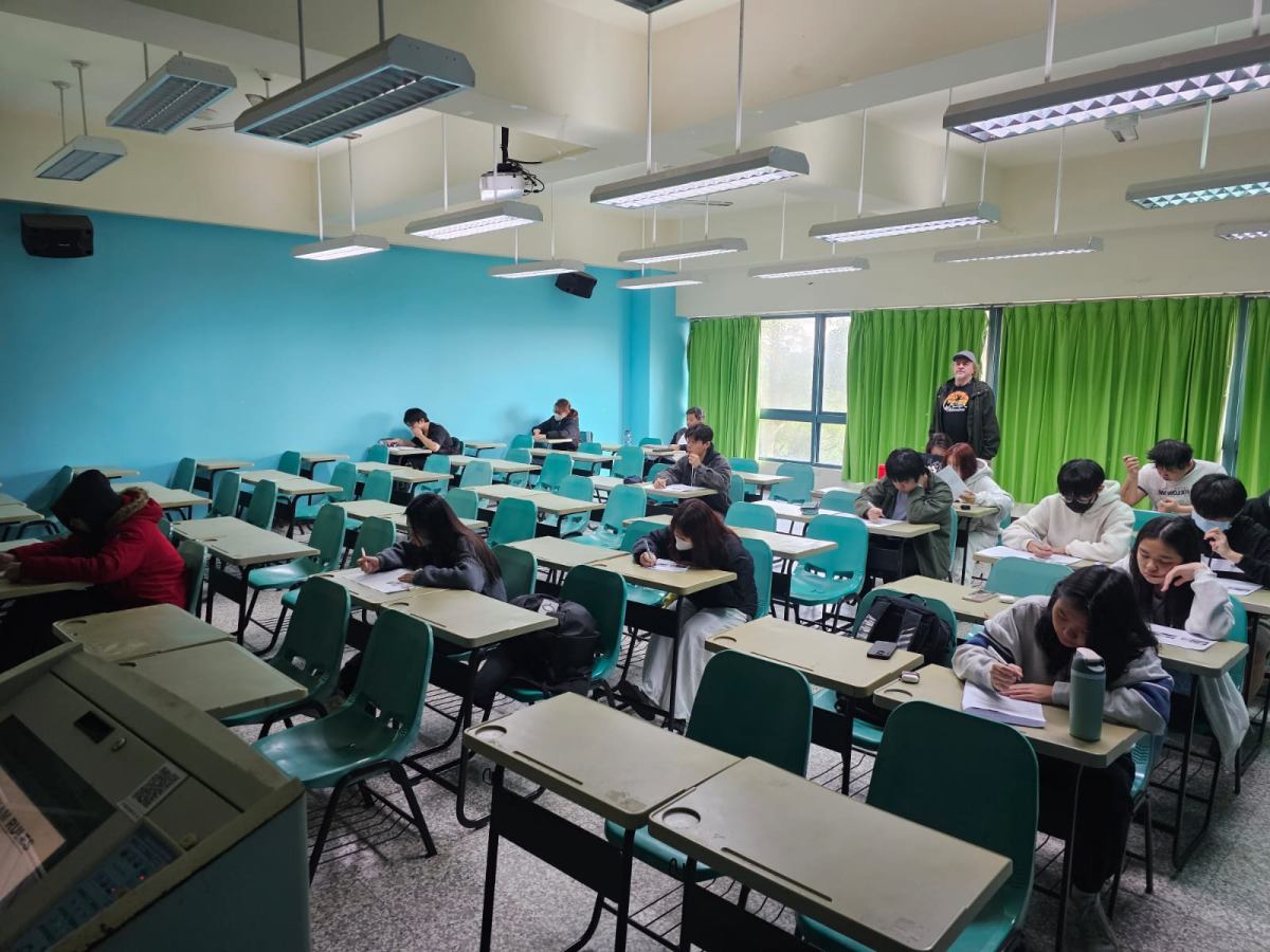 創辦人 William 院校監考現場